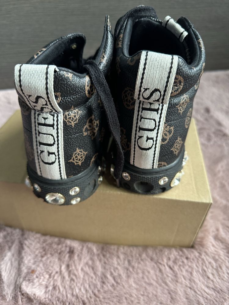 Боти, маратонки - Guess, Nike и др.
