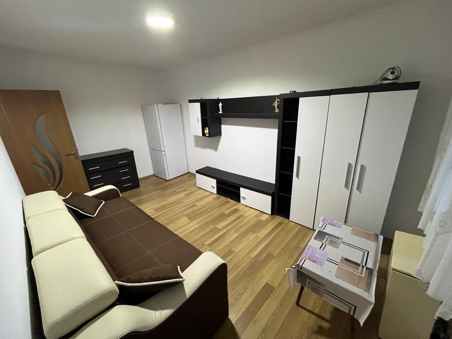 Vând garsonieră str. Unirii, et. 3, cu balcon