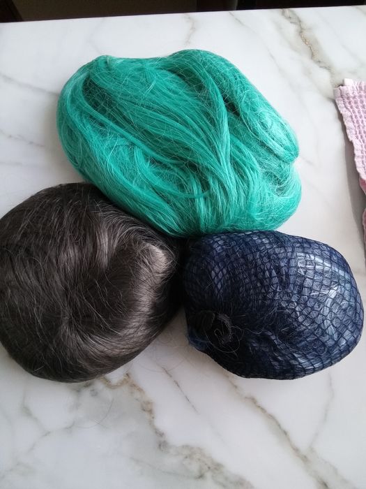 Парики цветные на девочек, длинные , б/у в хорошем состоянии, чистые.