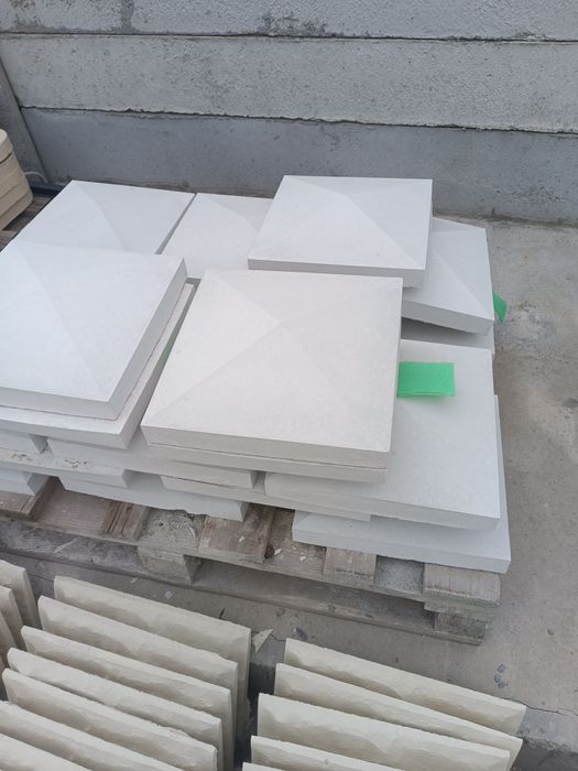 Vând pavele,capace de gard,borduri,rigole.Ofer transport