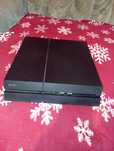 Vând urgent ps4,vine cu 2 manete și 5 jocuri și cablurile necesaren