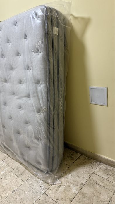 Матрас б/у. В хорошем состоянии.