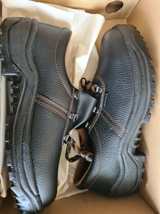 Чисто нови обувки