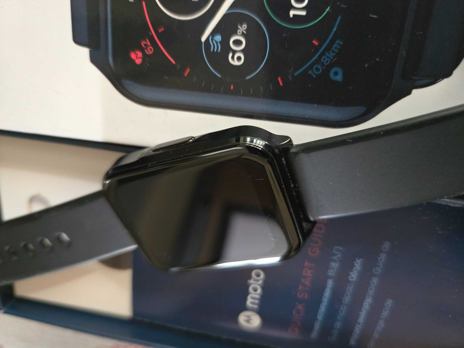 Нов Motorola Moto Watch смарт часовник