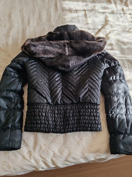 Дамско яке с пухкава яка или качулка S-M