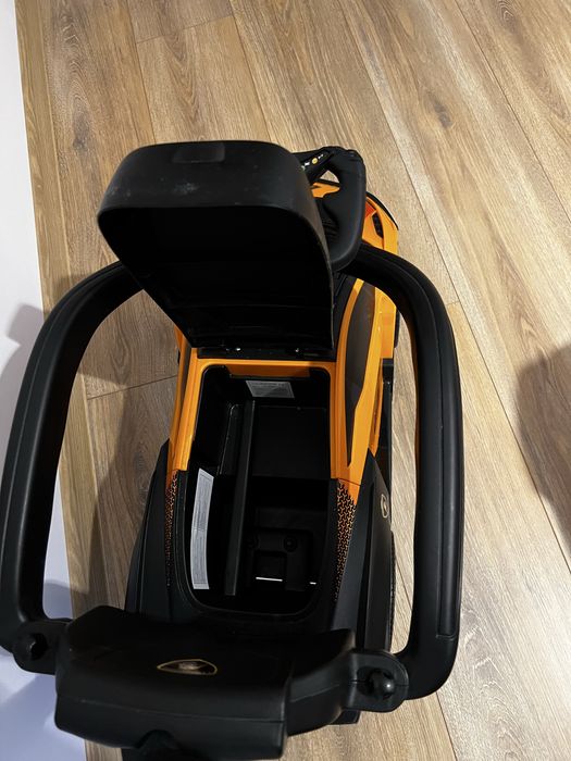 Masinuta cu maner in stare impecabila.