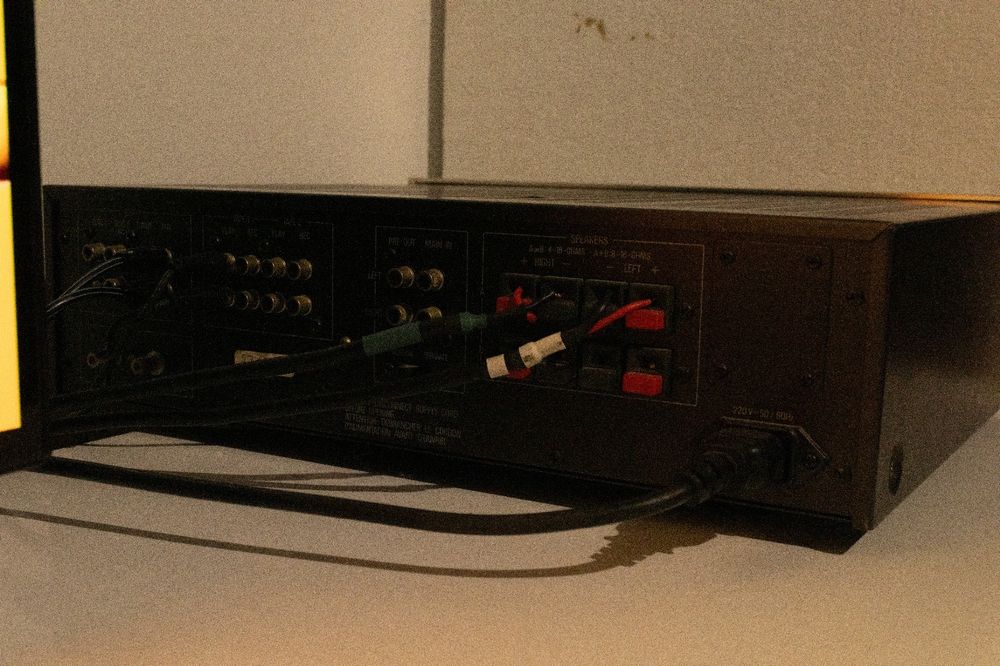 Accuphase E-204 – amplificator integrat vintage de referință