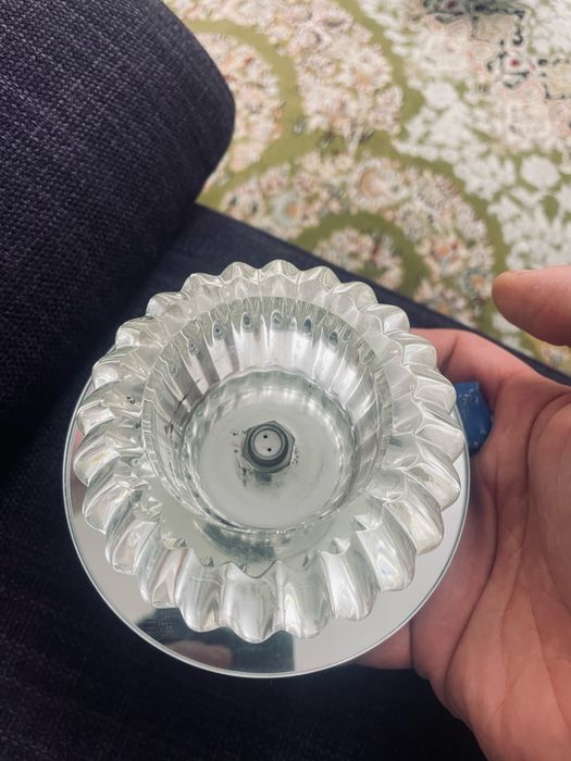 Лампа продается (нету лампочки внутри) есть 8 шт в комплекте