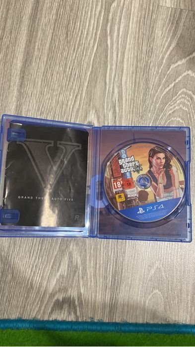 Vând joc Ps4 Gta 5