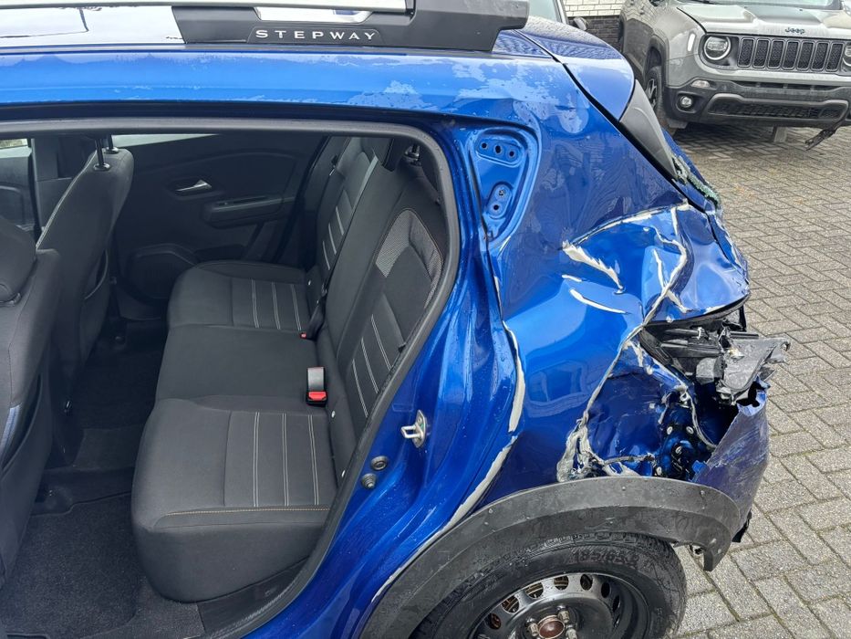 Vând Dacia Sandero avariat stepway 3 an 2021 motor 1.0 TCE  65997 km