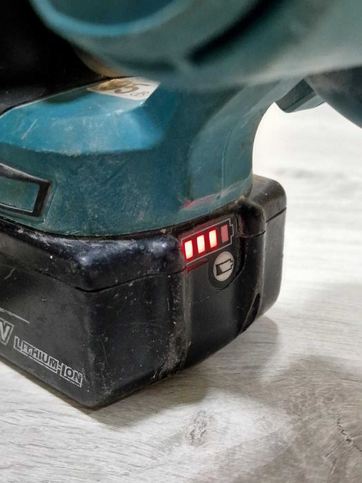 Акумулаторна въздуходувка Makita DUB185Z, 18 V с батерия 5Ah