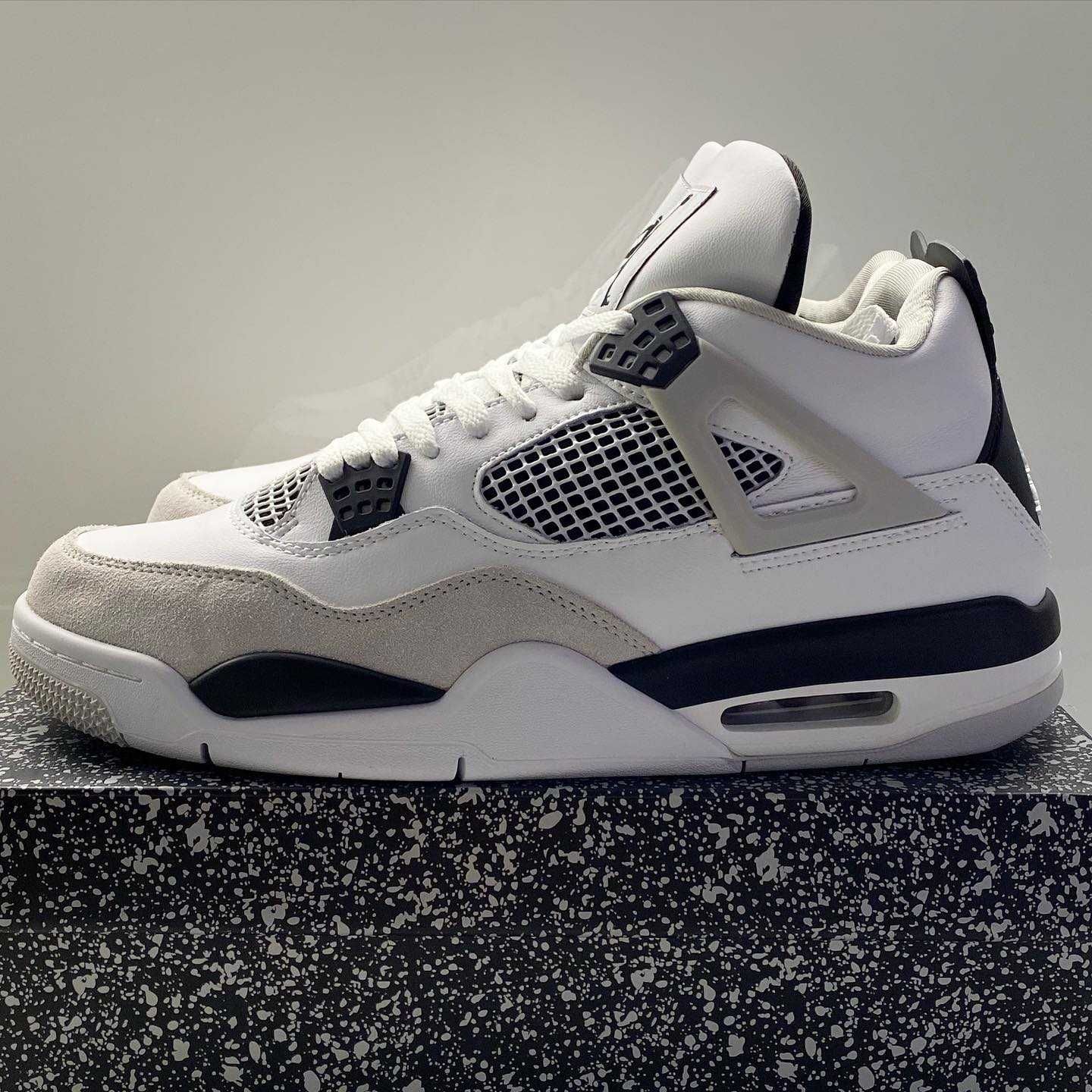 Jordan 4 Retro 'Military Black' 39,42,44