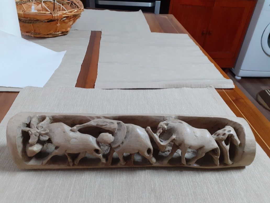scluptură în lemn de nuc a 4 elefanți