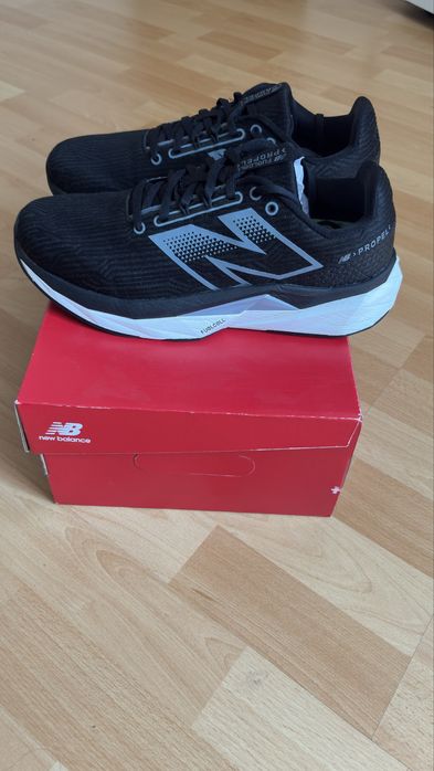 New Balance FuelCell Propel v5 in stare foarte buna
