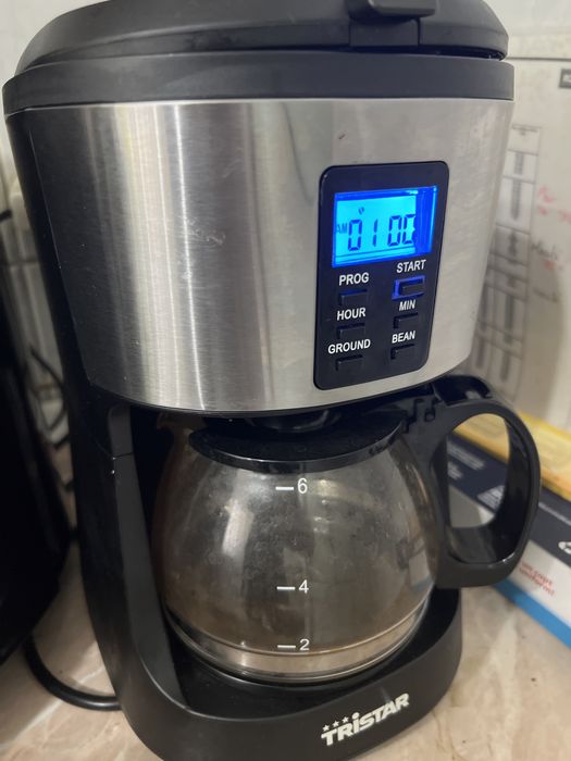 Cafetiera cu Râjniță incorporată