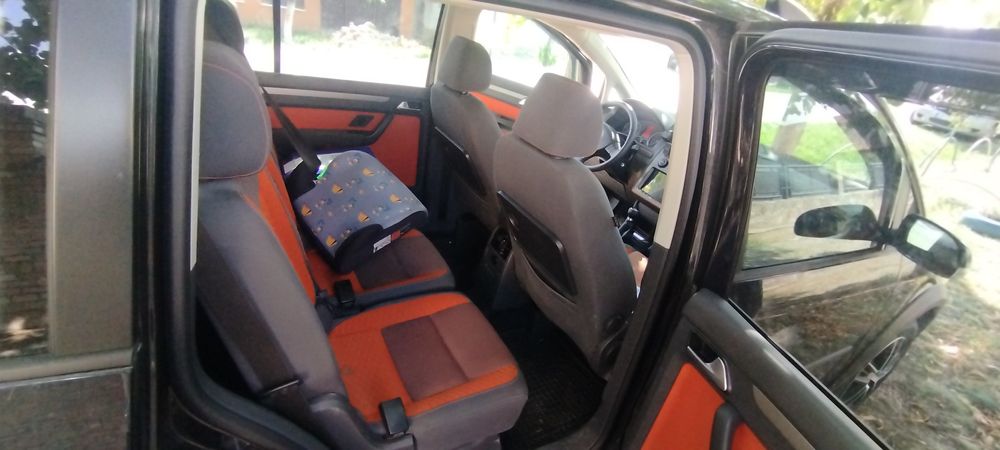 VW Touran cross an 2010