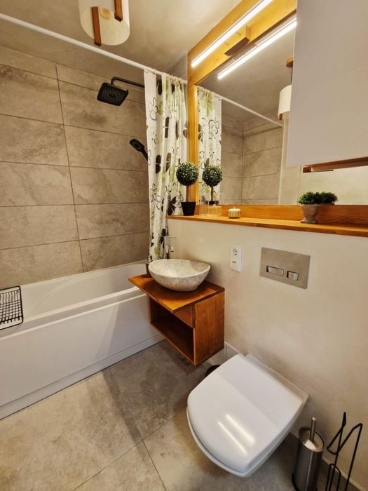 Apartament, 3 camere, 2 bai, centru, 64 mp utili