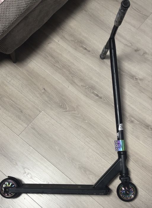 Slamm Classic V9 Trotinetă Freestyle + Slamm Logo Cască Skate