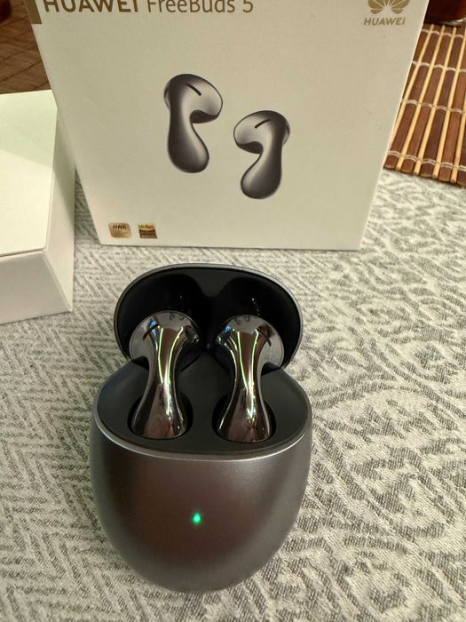 Huawei FreeBuds 5 – Стил, звук и удобство в едно!