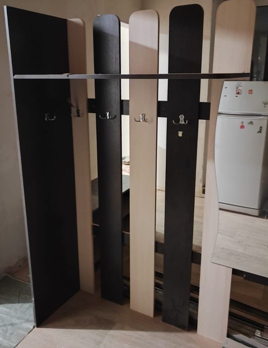 Отдам даром вешалка и тумба прихожая