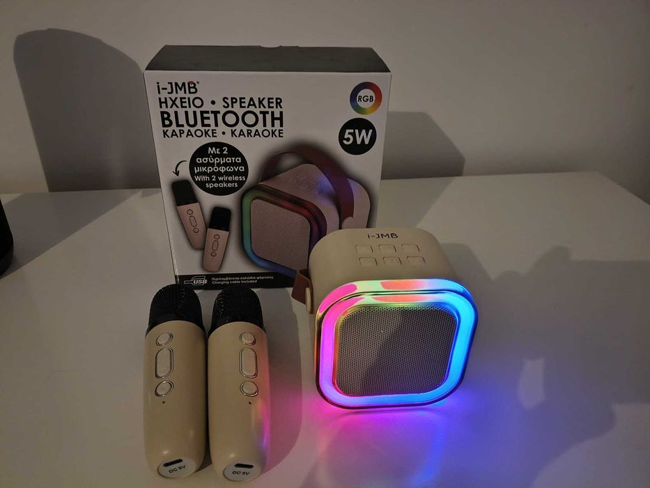 Set Boxa Karaoke  Lumina RGB, 2 microfoane fara Fir,USB,SD card,nou