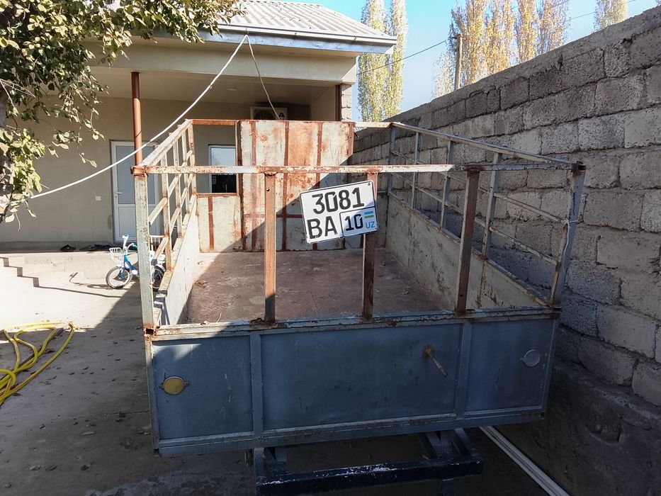 Yuk va mol tashiydigan arava.