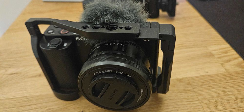 фотоапарат за влогинг Sony ZV-E10 + аксесоари
