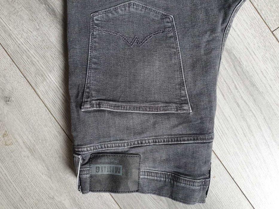 Blugi MUSTANG "Vegas" - Marime W36 L32 (Talie 96 cm)