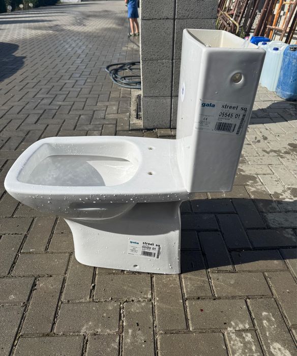 Toaleta WC street street square