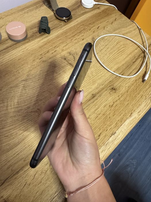 iphone 8 64gb използван