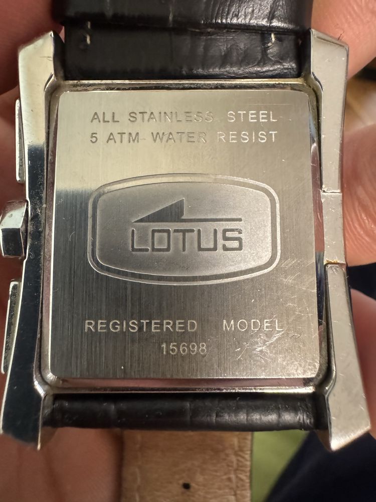 Продавам часовник Lotus
