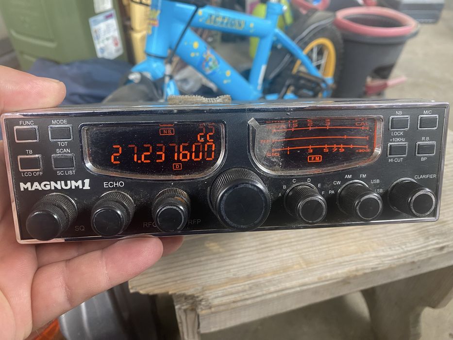 Statie cb magnum 1 sau schimb cu microfon profesional.