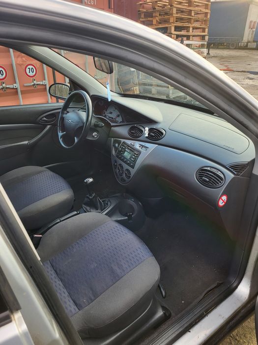 Vând Ford focus 1.6 benzina