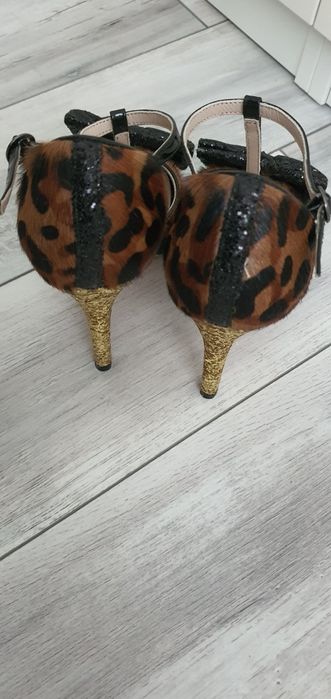 Sandale (peep toe) Bourne England cu paiete și par de ponei 36
