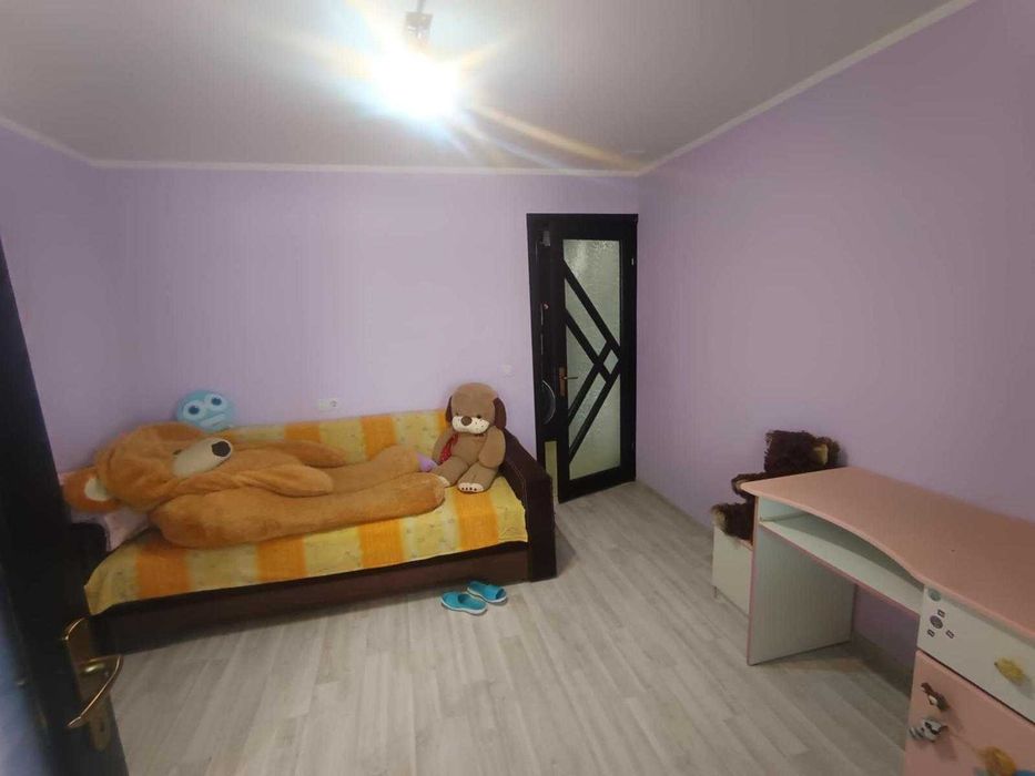 Vând apartament  3 camere