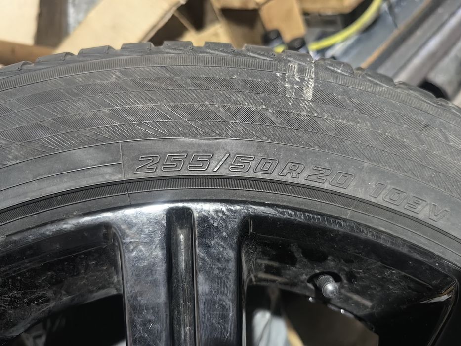 Джанти за LAND ROVER със зимни гуми YOKOHAMA 255/50/R20