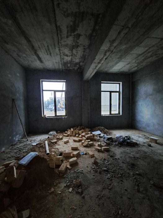 3 xonali kvartira sotiladi karobka holatida