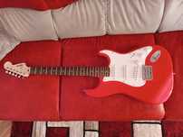 Vând chitara electrica Fender squier ST