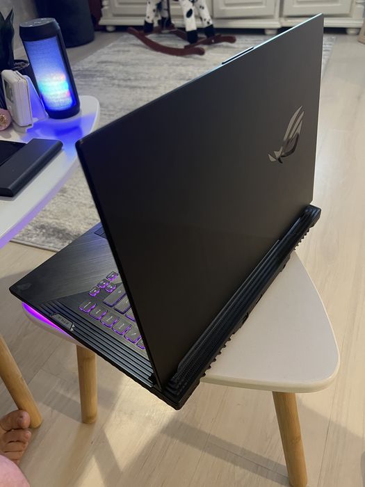 Lap top asus rog i 7  video ge Force 1660 ti