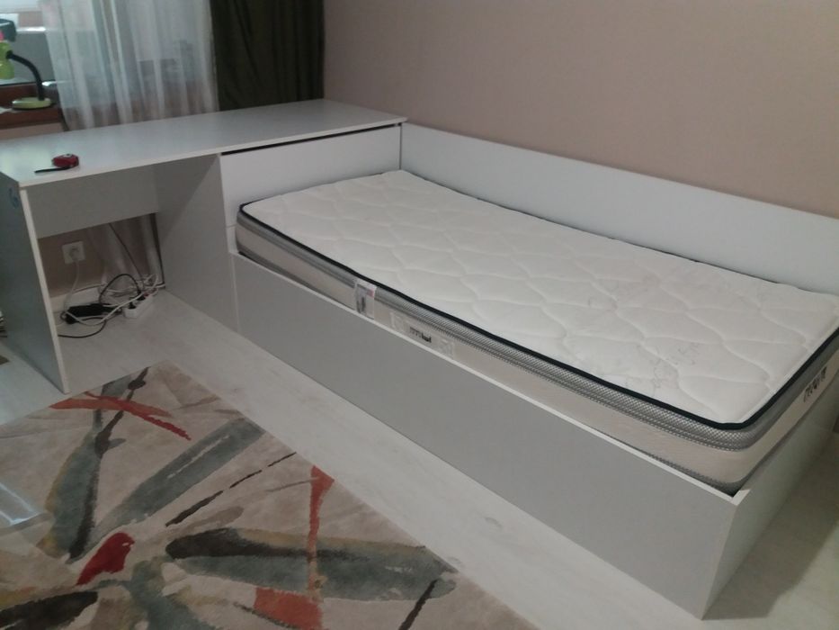 Легло с матрак,ракла и бюро