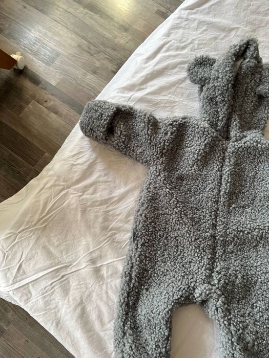 Продам в холодную погоду комбинезон для малыша