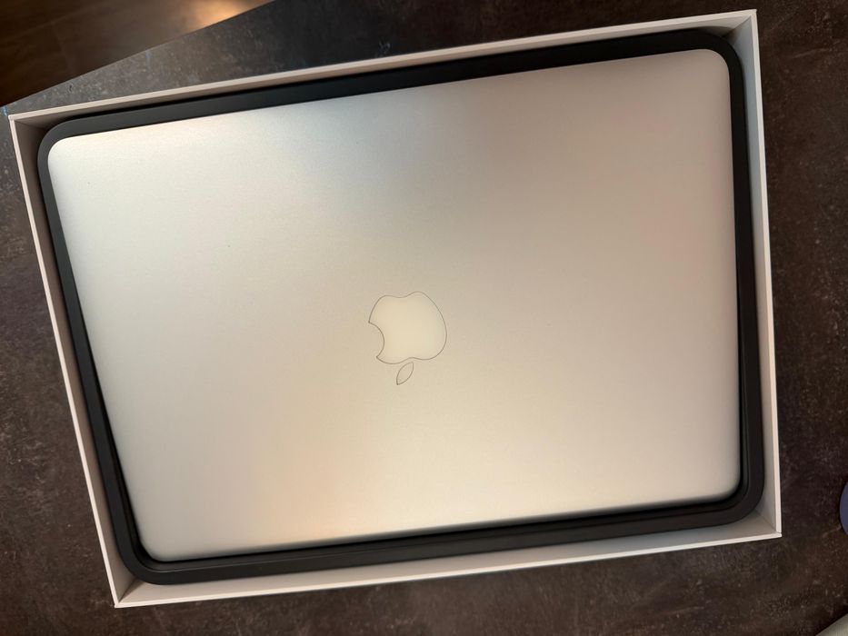 MacBook Air 13 inchi