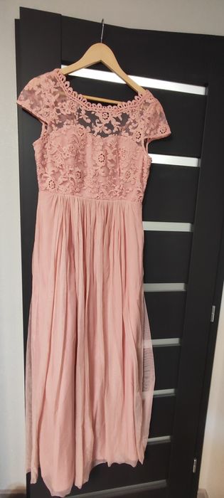 Елегантни рокли, подходящи за празненства и поводи