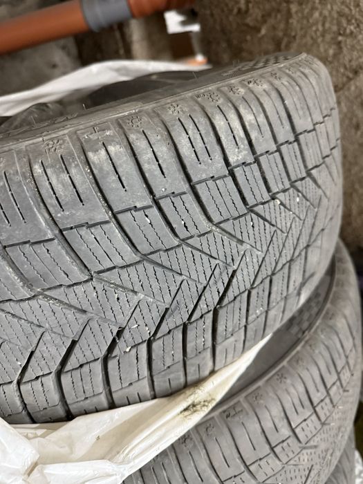 Cauciucuri iarna vara 225/45/17
