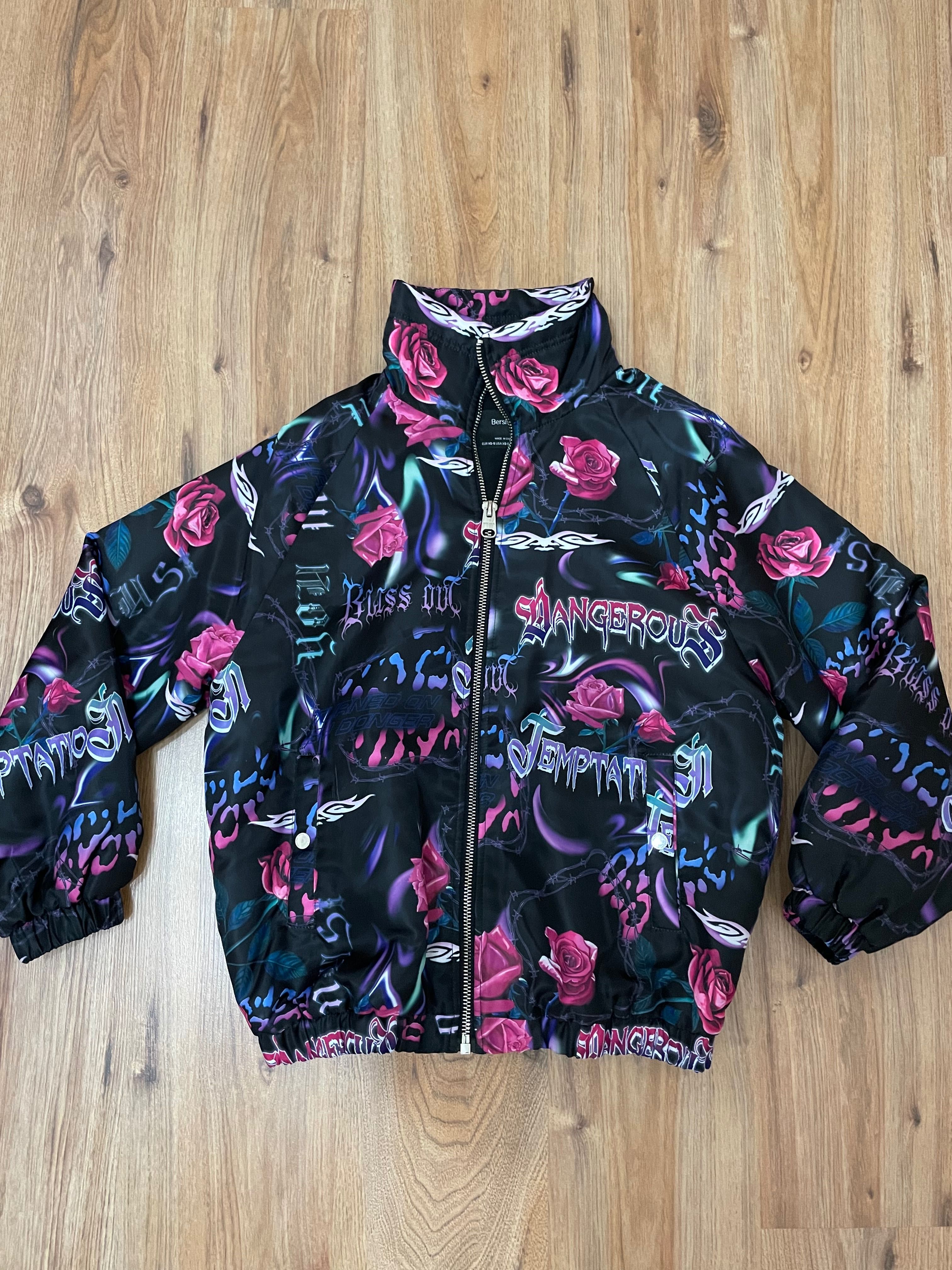 Дамско черно яке BERSHKA