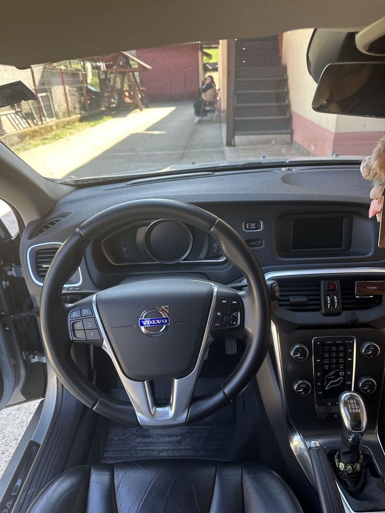 VOLVO V40, D4, 2.0 diesel, 131 kw/177 CP, BiXenon, LED, german edition