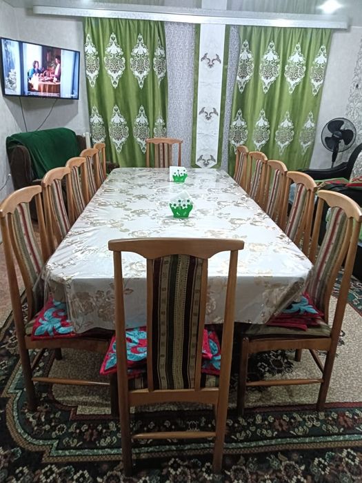 Продается стол со стульями