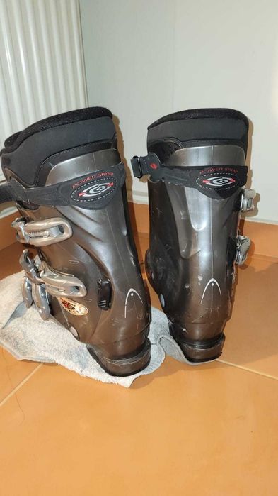 Vand sau schimb Clapari Schi HEAD marimea 42-43