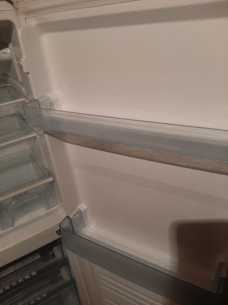 Продам не большой компактный холодильник