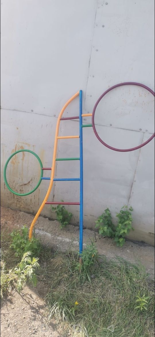 Продам детские лазы турники